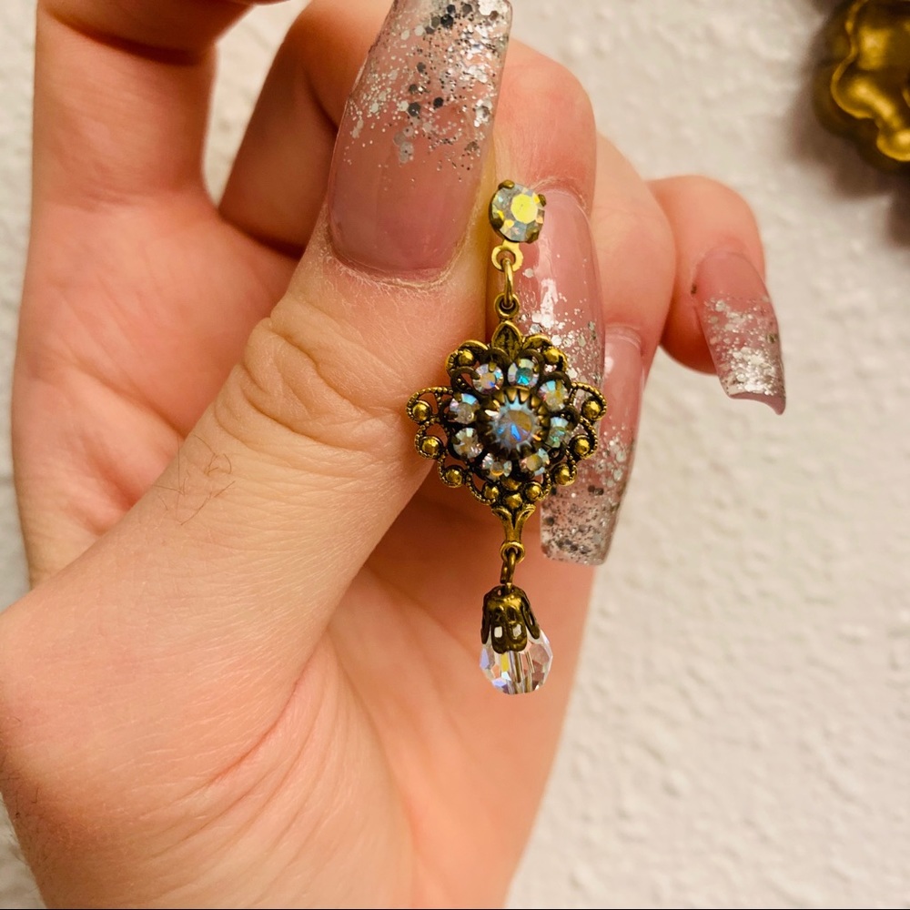 Vintage Gold Rhinestone earrings - Picture 2 of 3